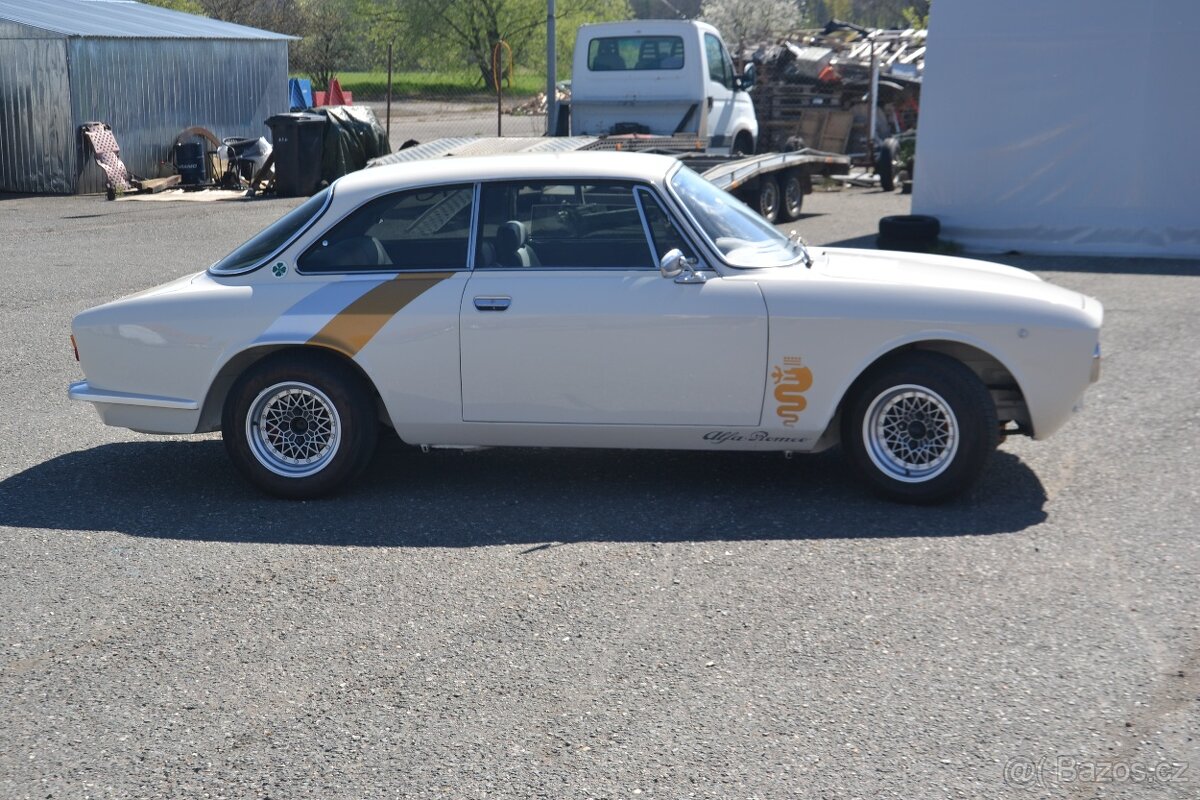Alfa Romeo GT Junior 1600 GT coupe - 4