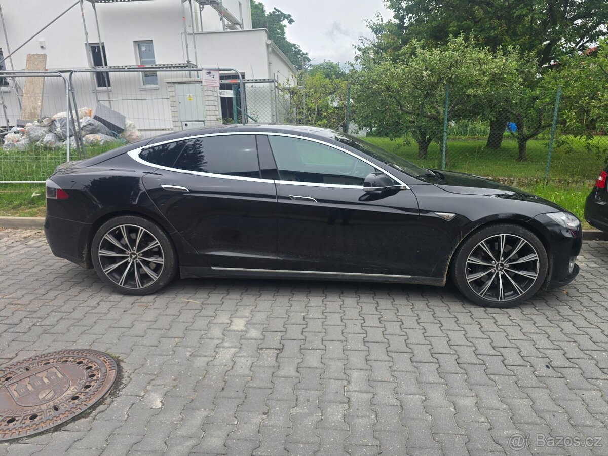 Tesla Model S 90D Free Supercharger - 4
