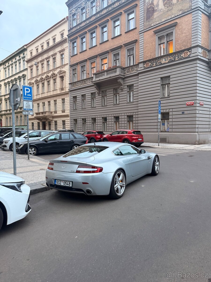 Aston Martin Vantage Manual V8 - 4