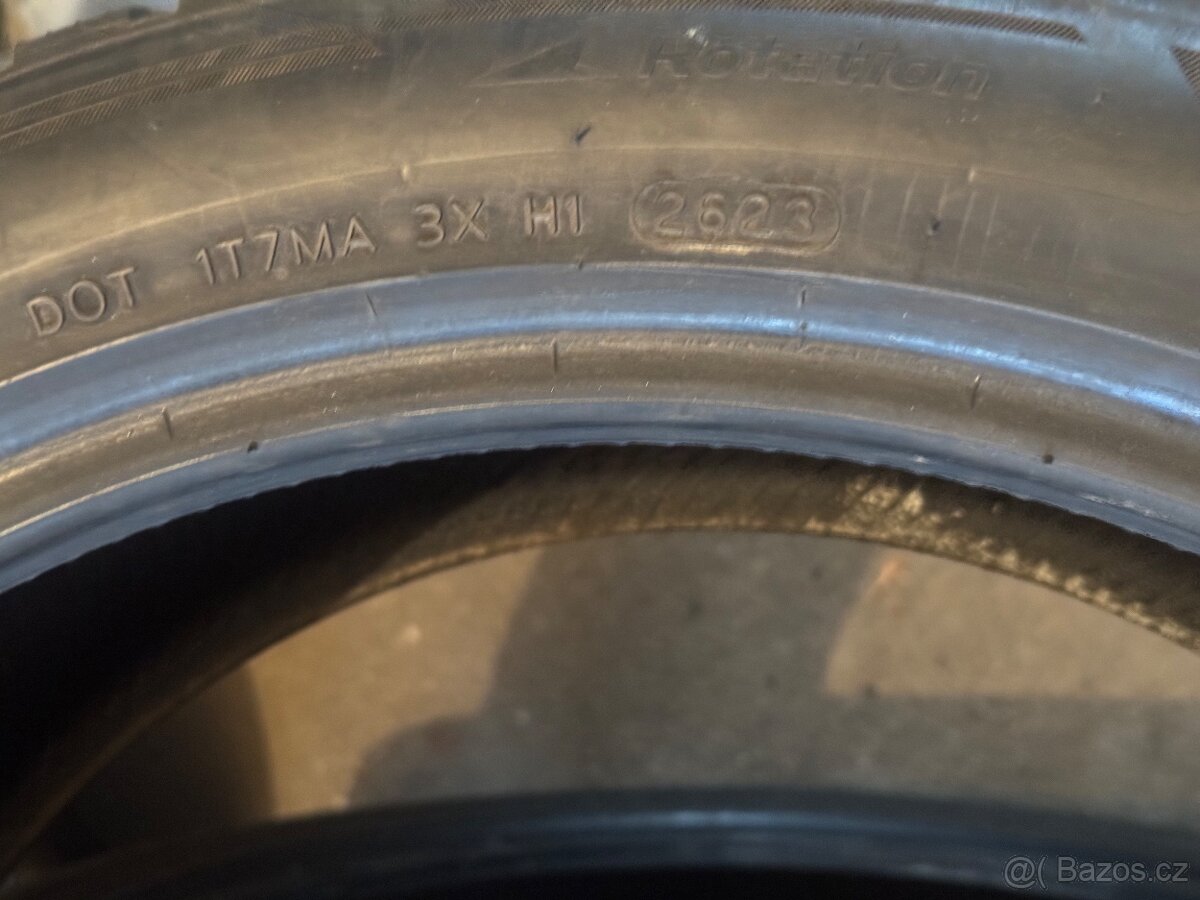 235/45R20 - 4