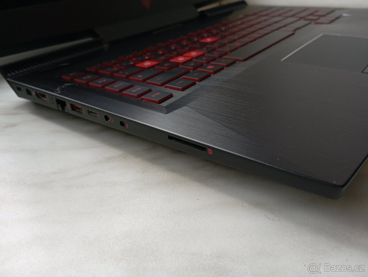 HP omen 17 herní obr 17.3 Full HD 24g DDR 4 - 4