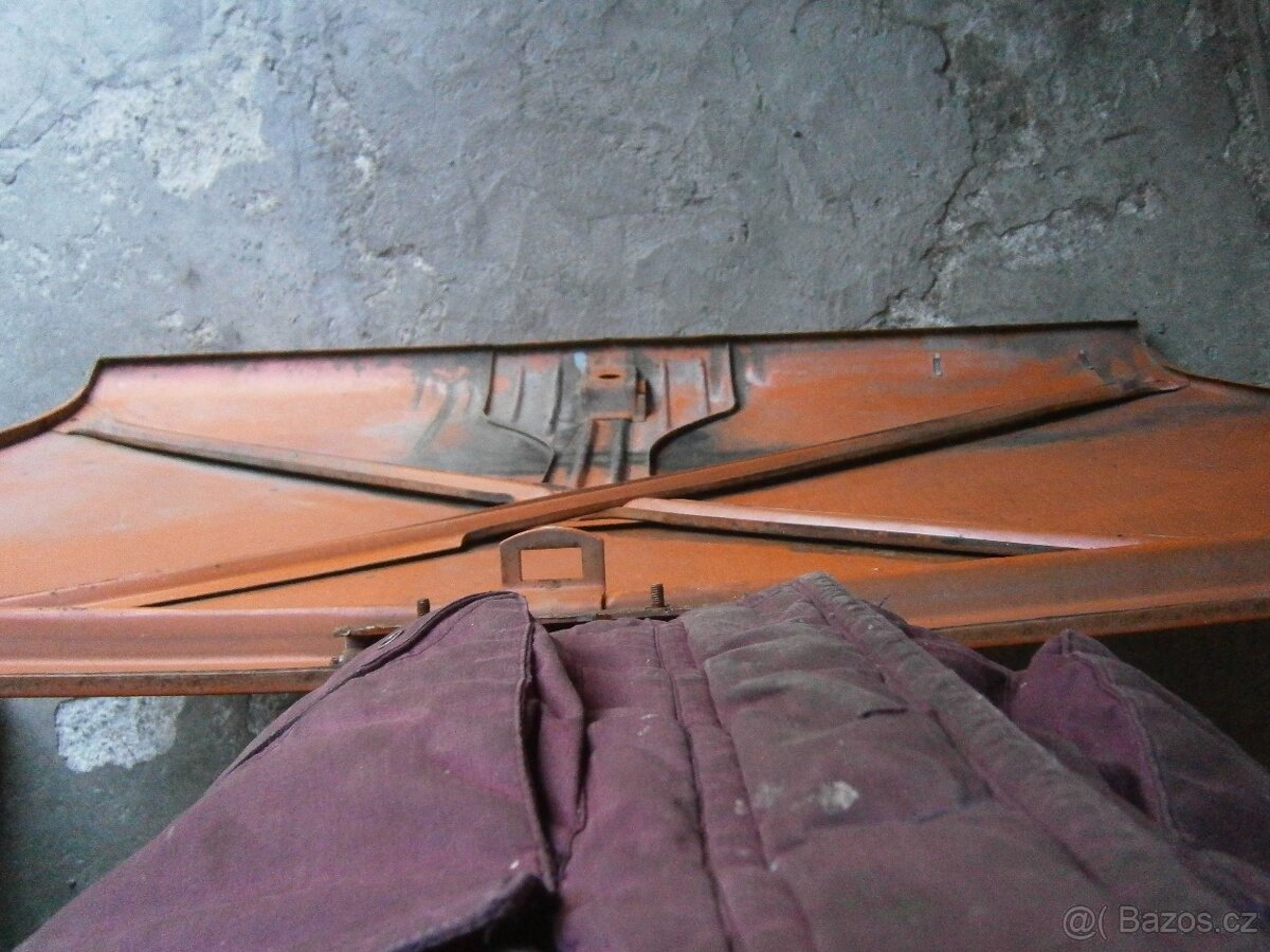 škoda 100 zadní kapota - 4