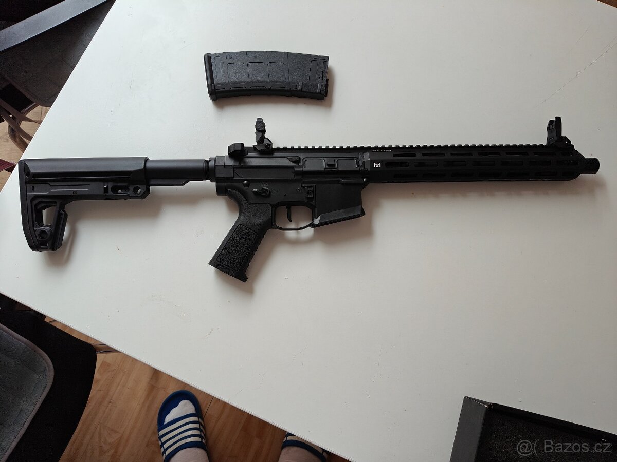 Téměř nová M4 - 4