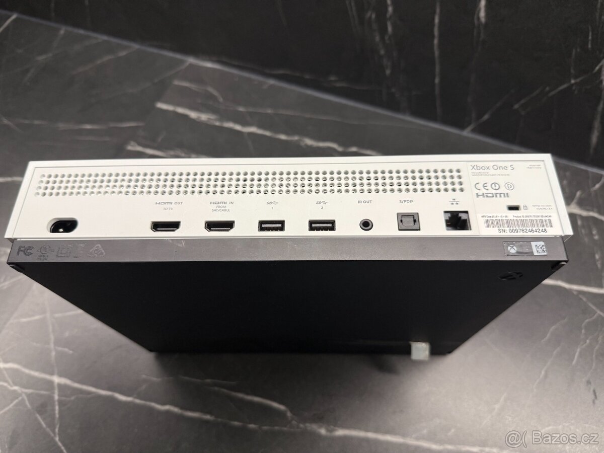 Prodám Xbox One S 500 GB - 4