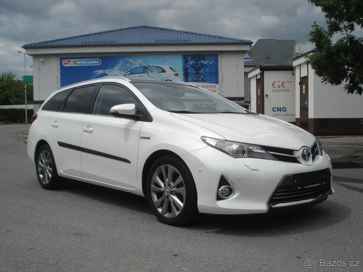 Toyota Auris 1.8 Hybrid e-CVT Executive - 4