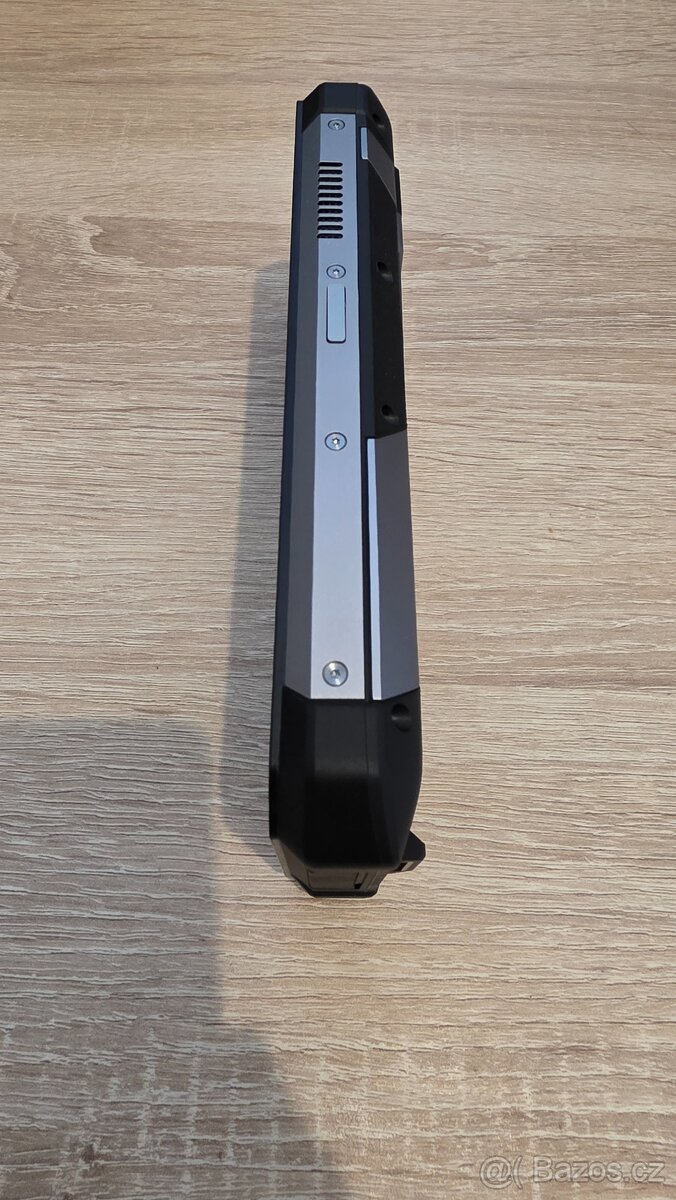 Odolný telefon s projektorem Tank4 TOP STAV - 4