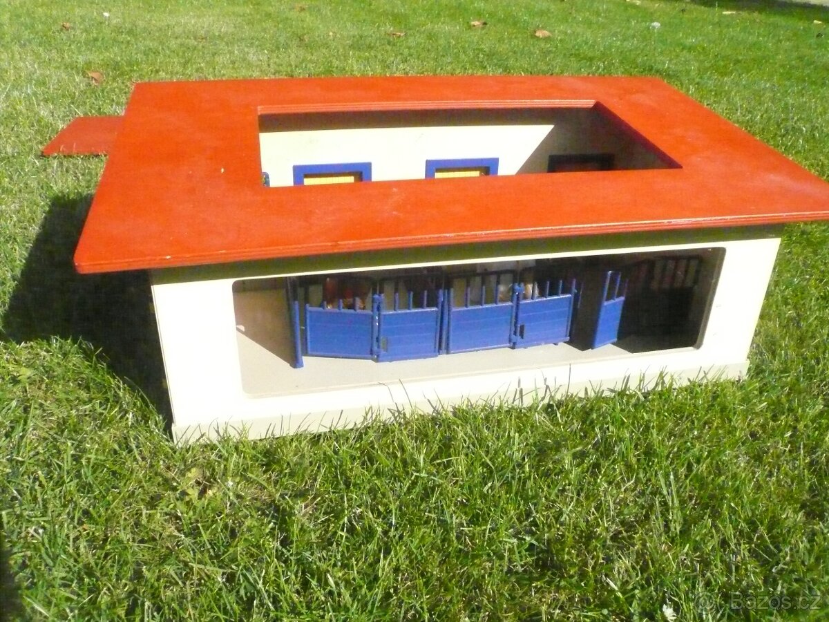 STÁJ PRO KONĚ ZN. SCHLEICH - 4