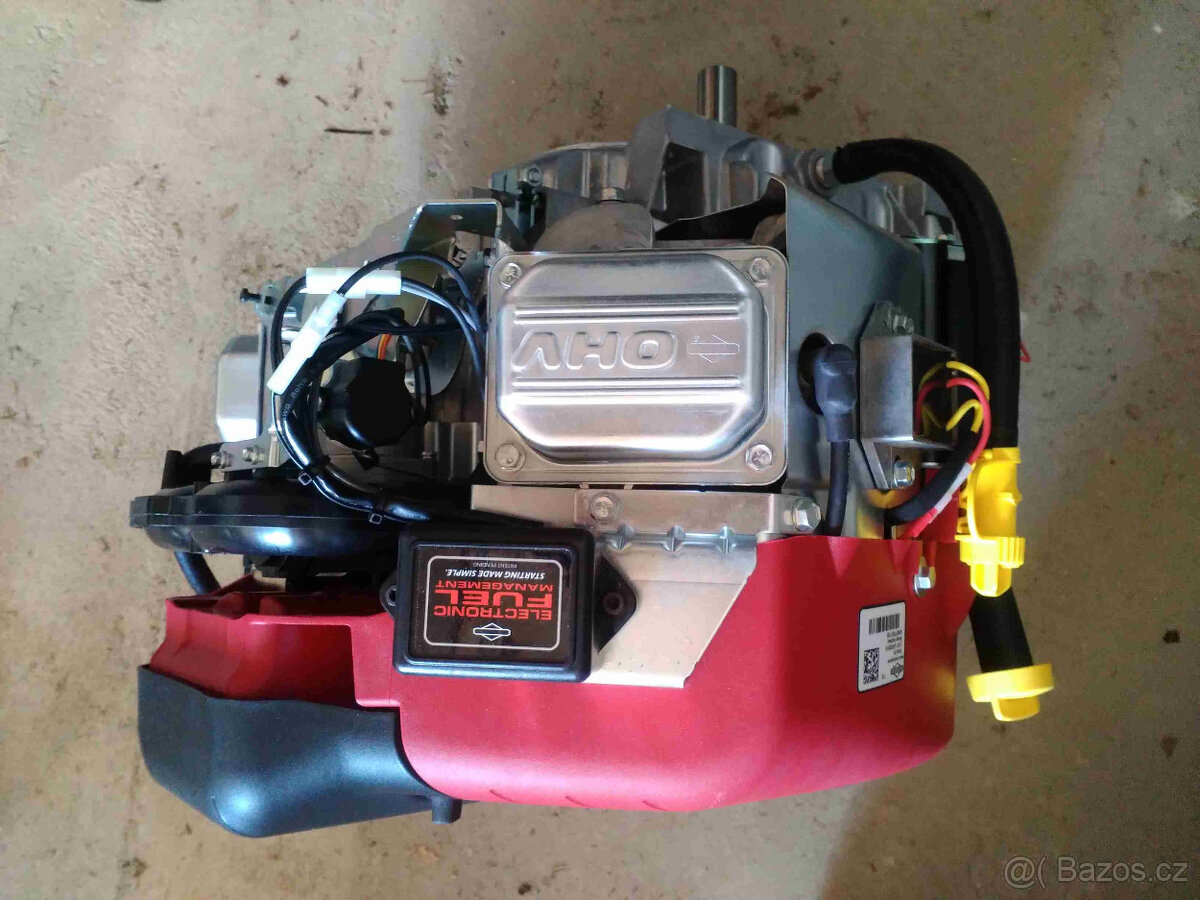 Dvouválcový motor Briggs Stratton Intek 7220 22 HP - 4