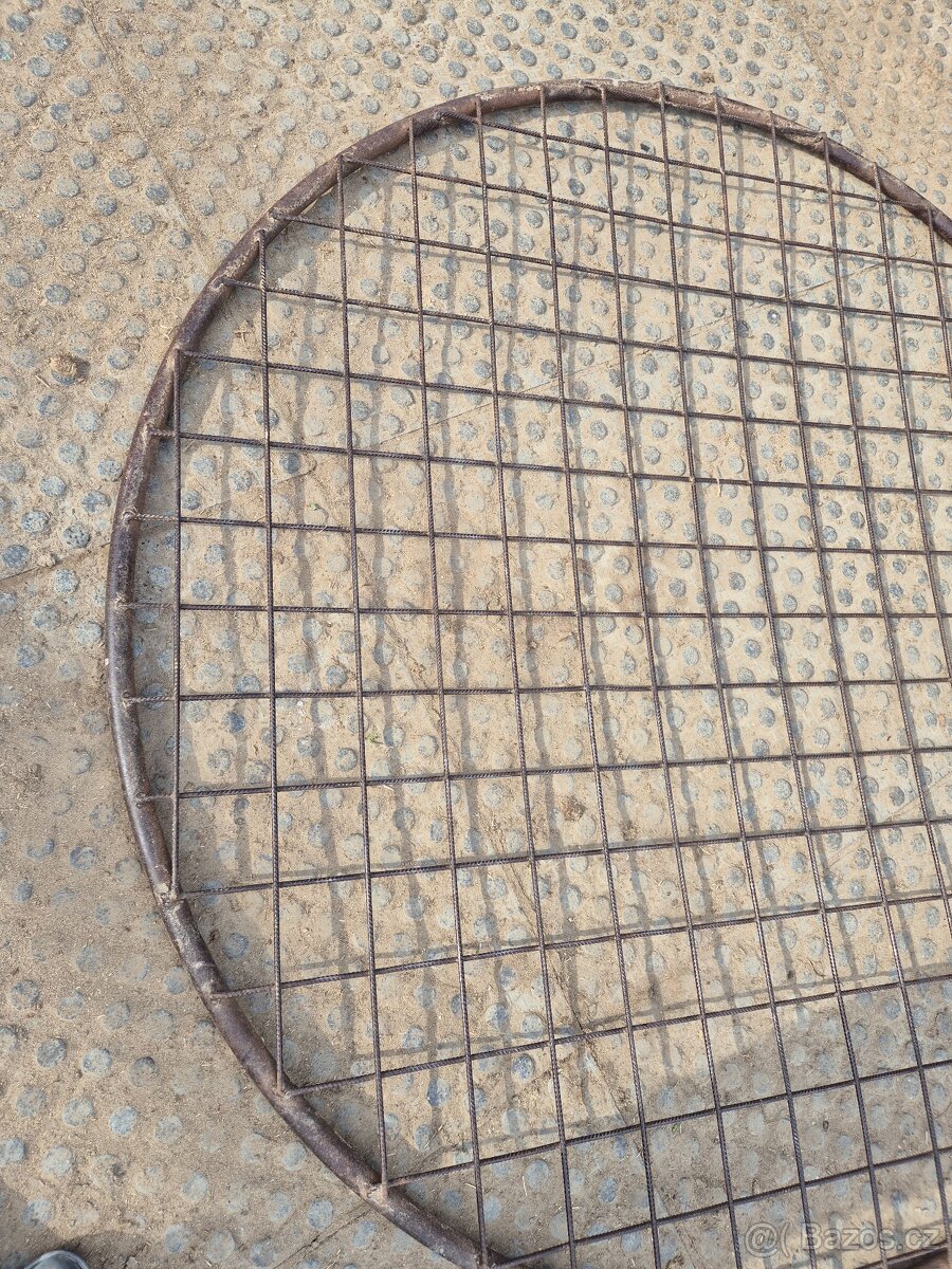 Kovový kryt na příkrmiště/ víko na příkrmiště - 4