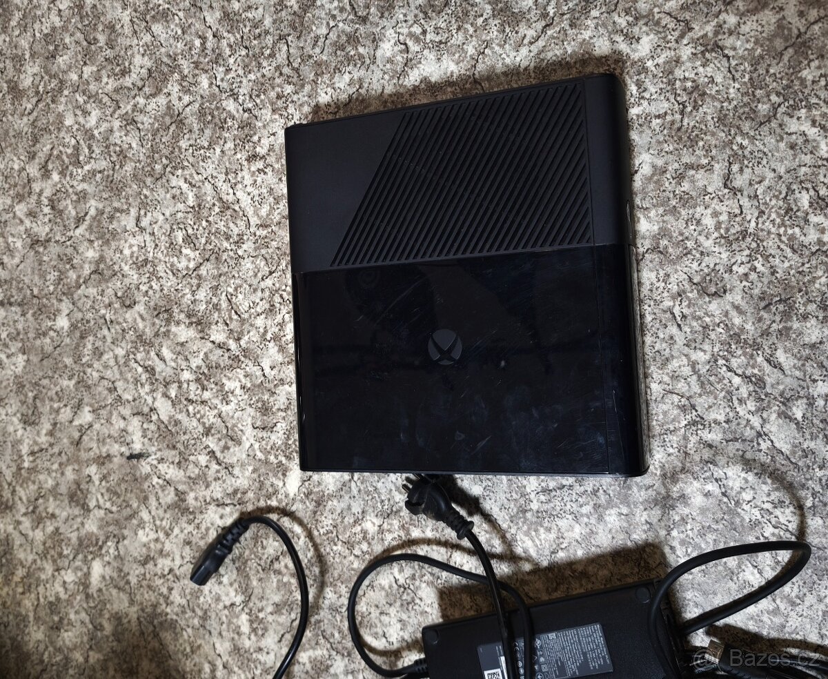 Xbox 360 Stingray plus ovladač a kabeláž - 4