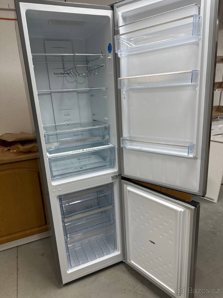 Lednice s mrazákem Amica - 4