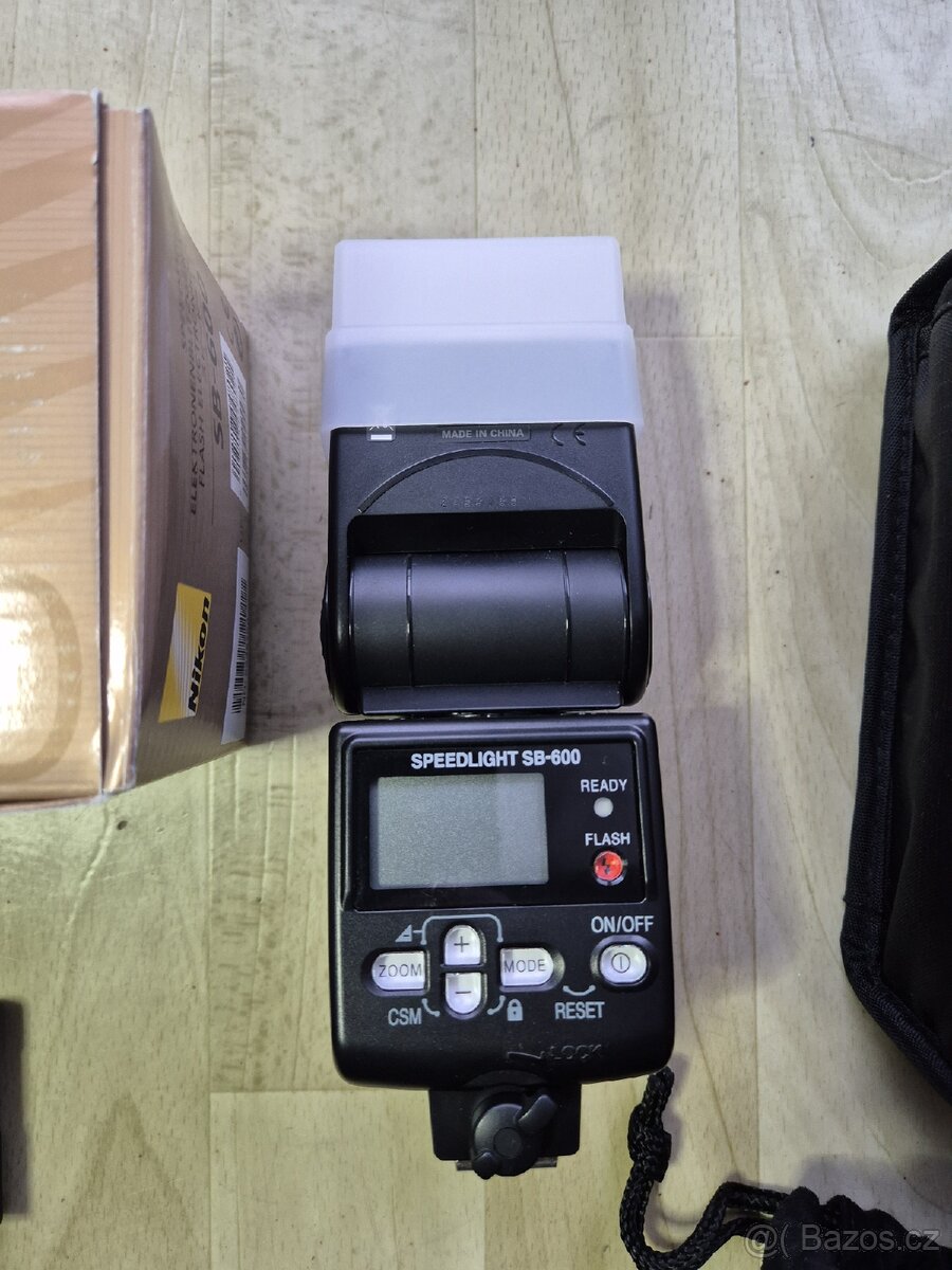 Nikon D5100-2x objektiv, baterie, blesk, batoh - 4