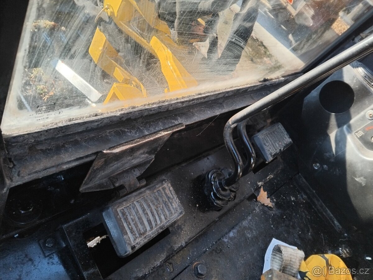 Prodám Pásový bagr Cat 303.5 - 4