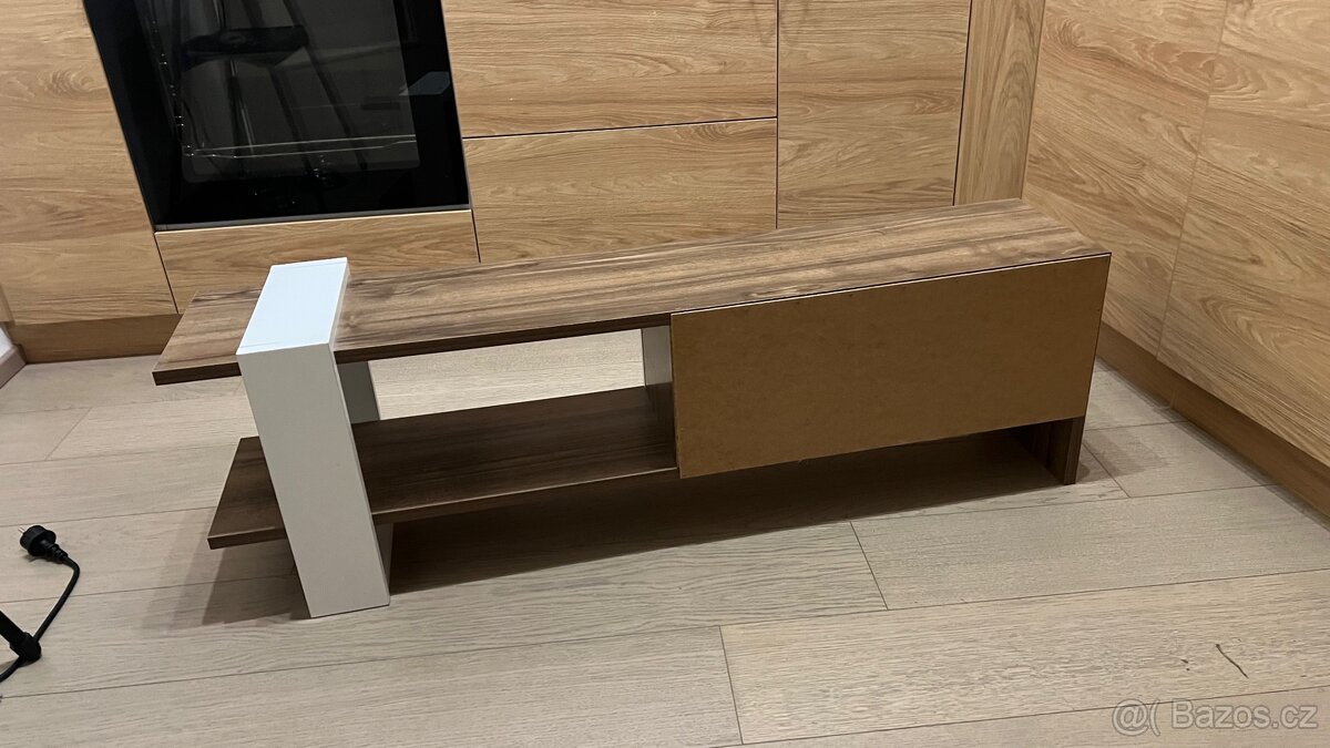 Tv stolek ve skvělém stavu - 4