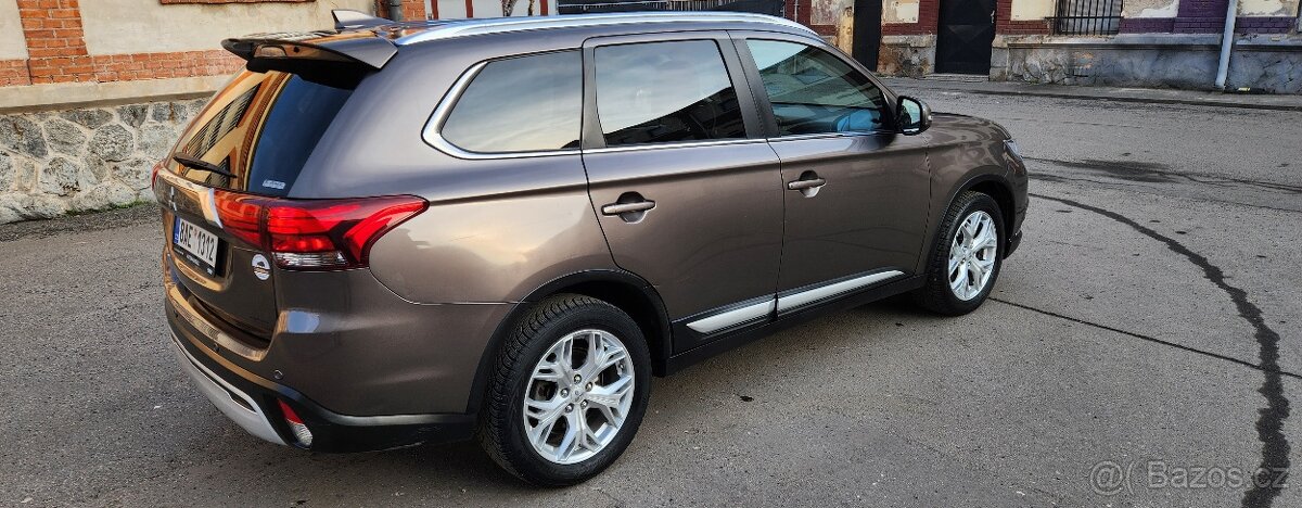 Mitsubishi Outlander, 2.0iMIVECAUTOMAT4x41ČR7míst - 4