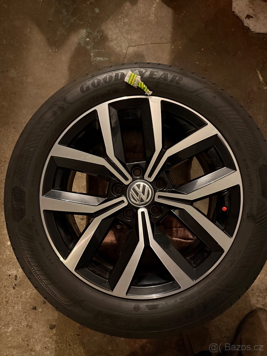 Letní sada kol VW alu disk 17 + pneu Goodyear - 4