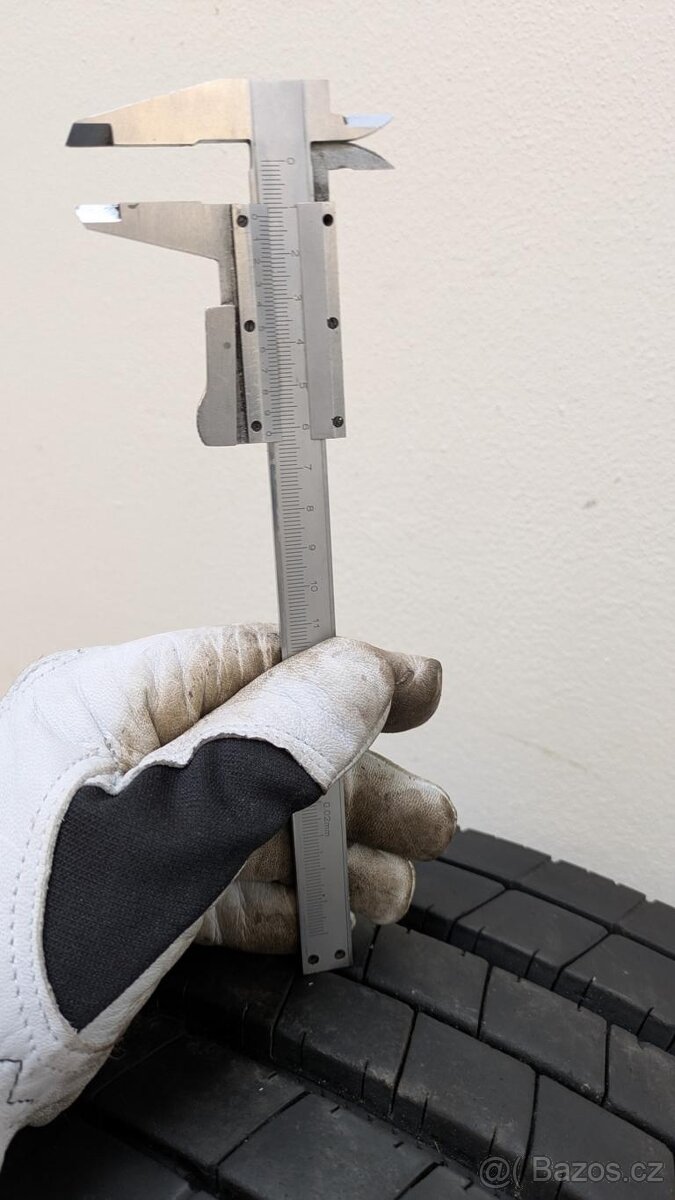 Pneu 225/75 R17,5 - 4