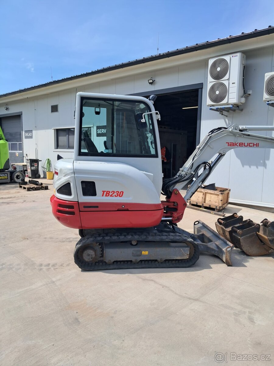 Takeuchi TB230 - Powertilt - 4