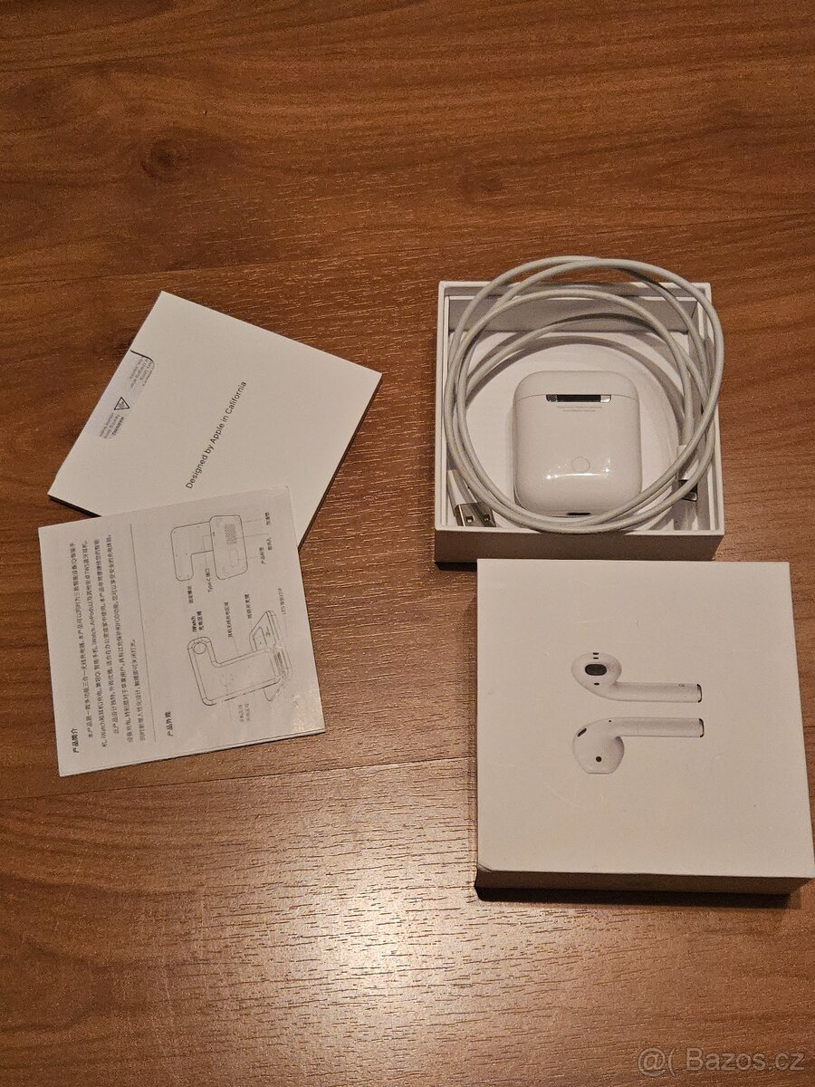 Apple AirPods 2 s nabíjecím pouzdrem - 4