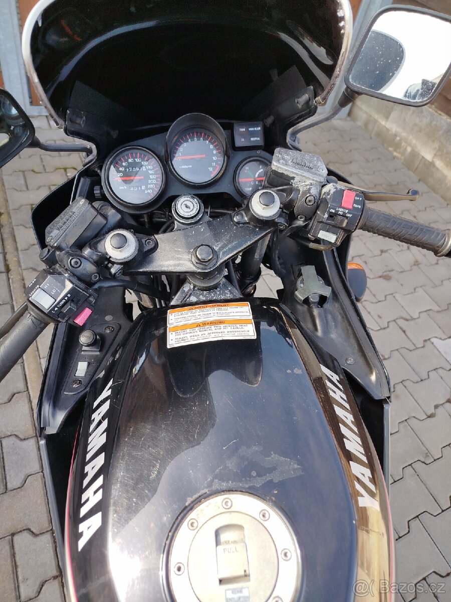 Yamaha FZ 750 - 4