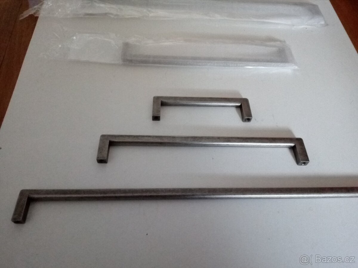 Prodám úchyty na kuchyňská dvířka - 4