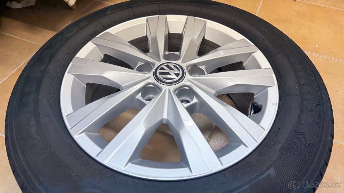 ALU kola VW Caravelle / Transporter – dobrý stav - 4