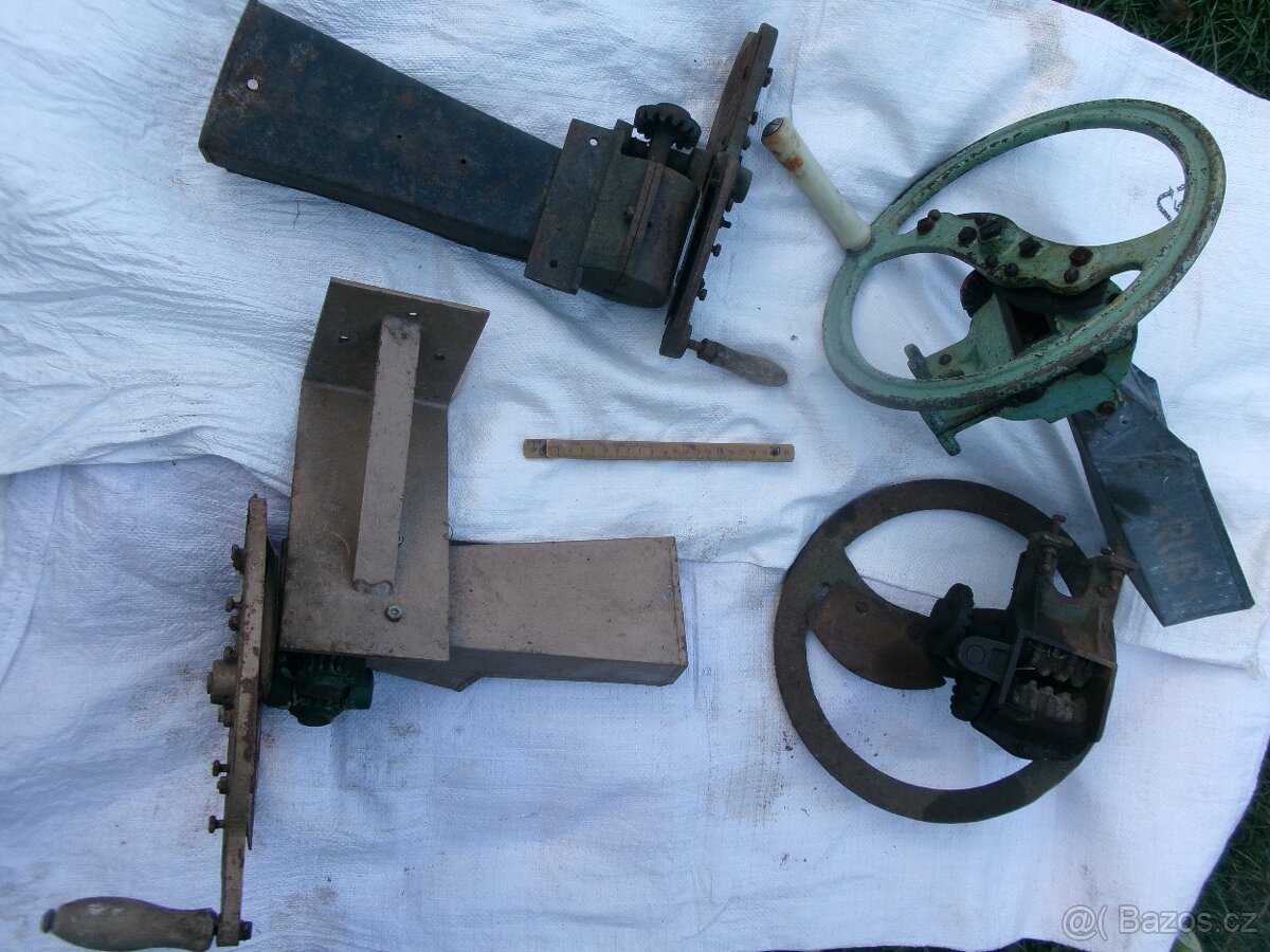 prodám dvoukolák, litinové boky podstavce na šicí stroj, vho - 4