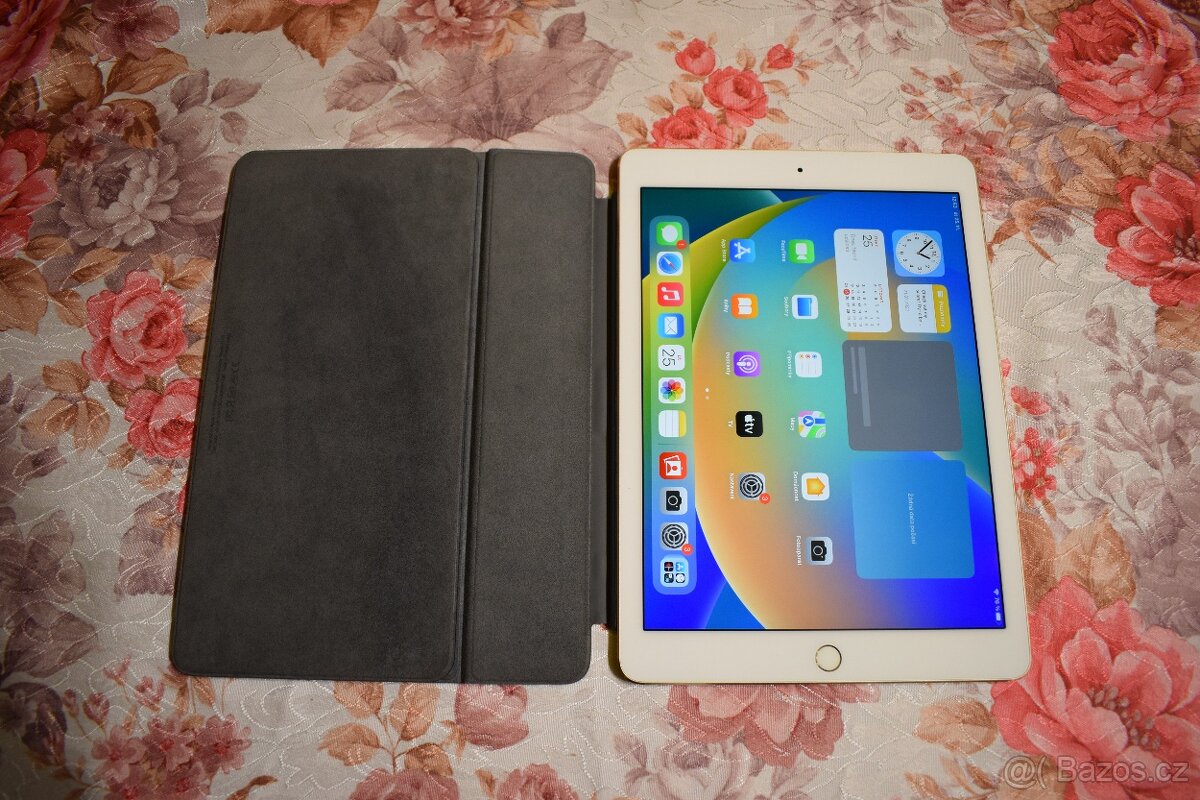 Apple iPad Pro 9.7-inch - A1673, (Wi-Fi Only), 256GB, (10) - 4