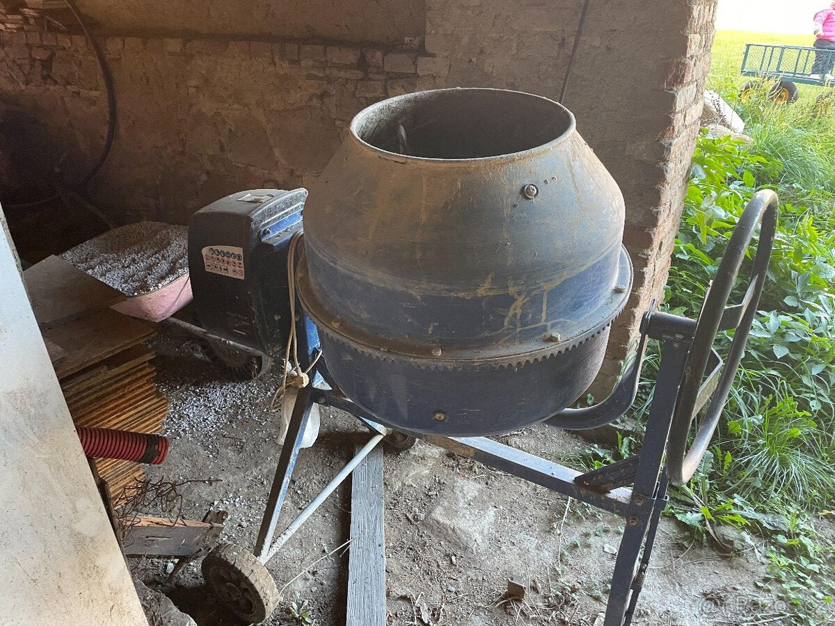 Spádová míchačka 230 V - 4