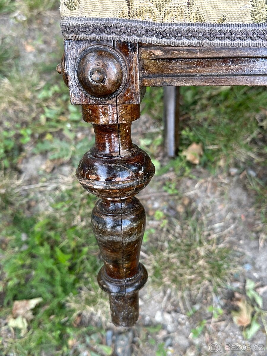 Krásně zdobené křesílko - 4