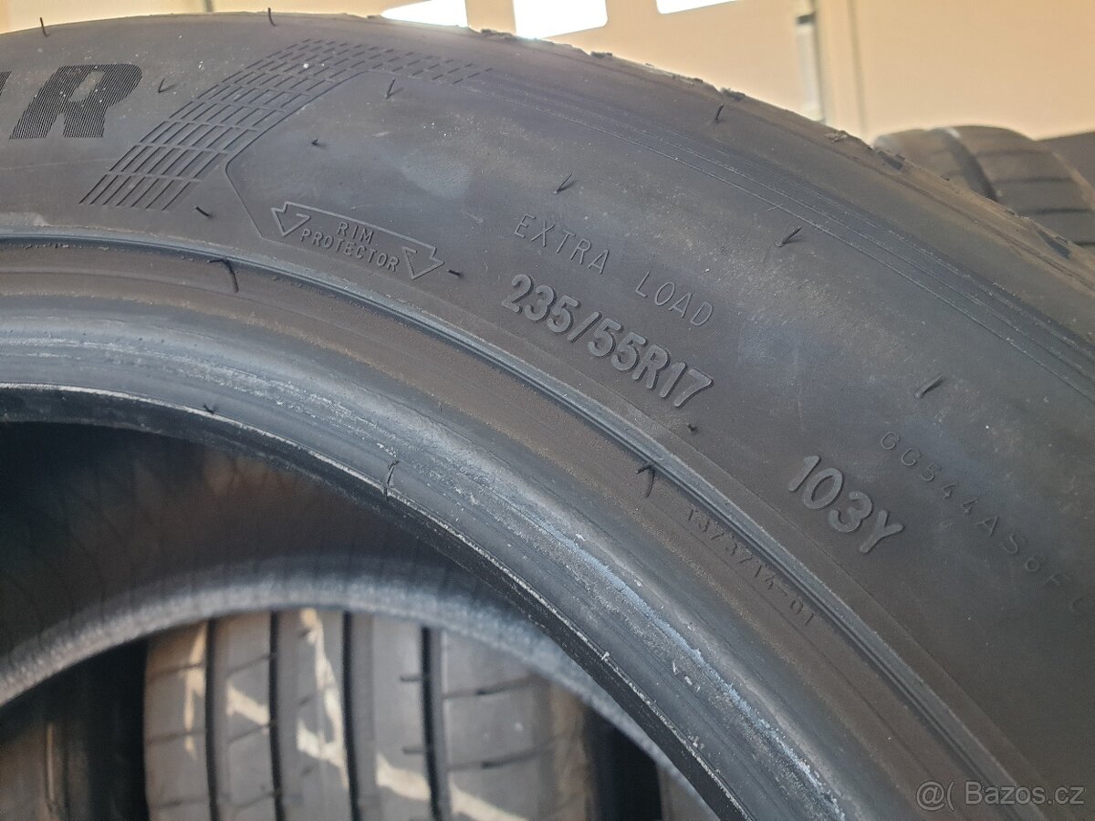 Goodyear 235/55/R17 - 4