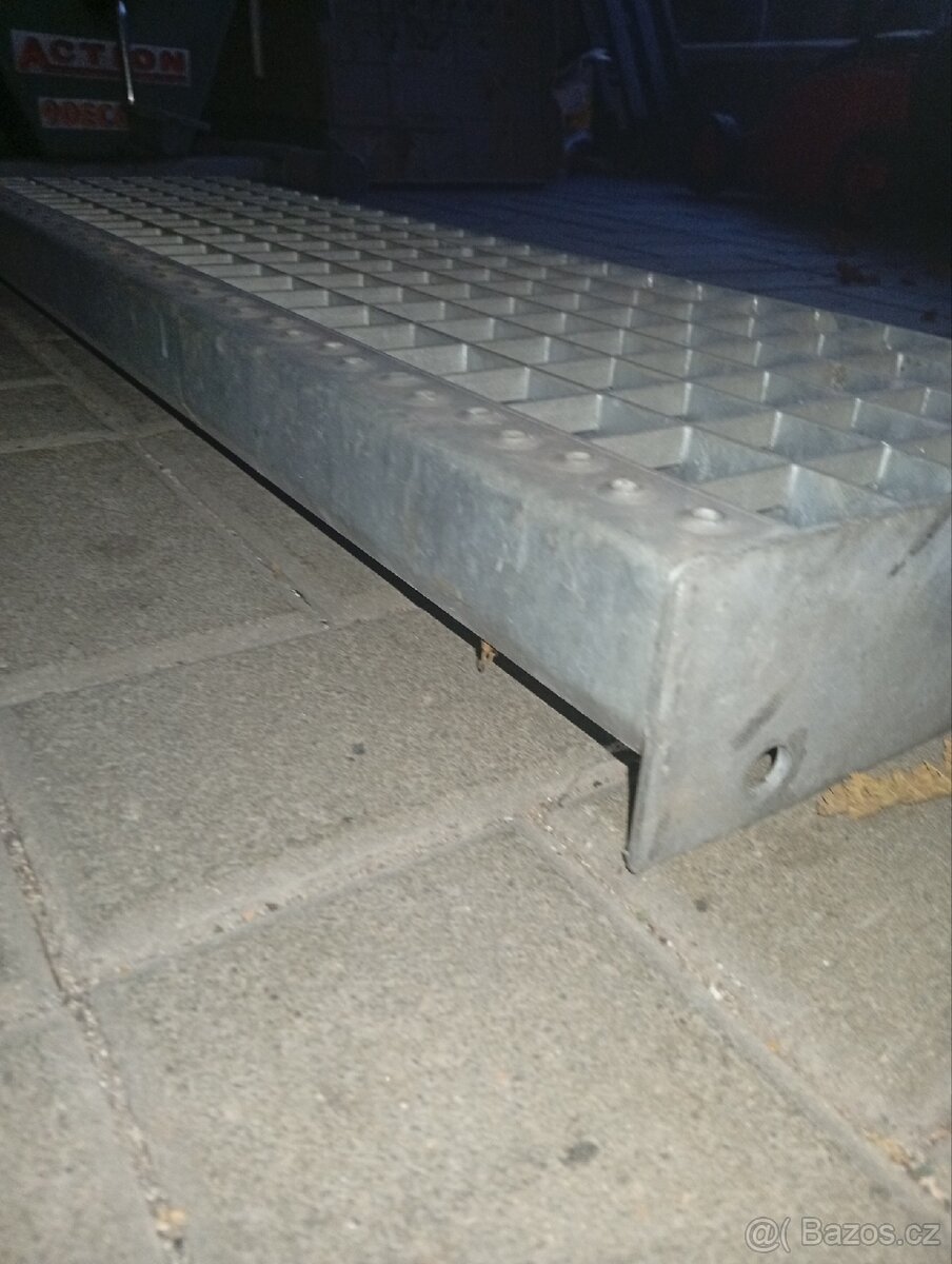 Schodišťový stupeň - 4