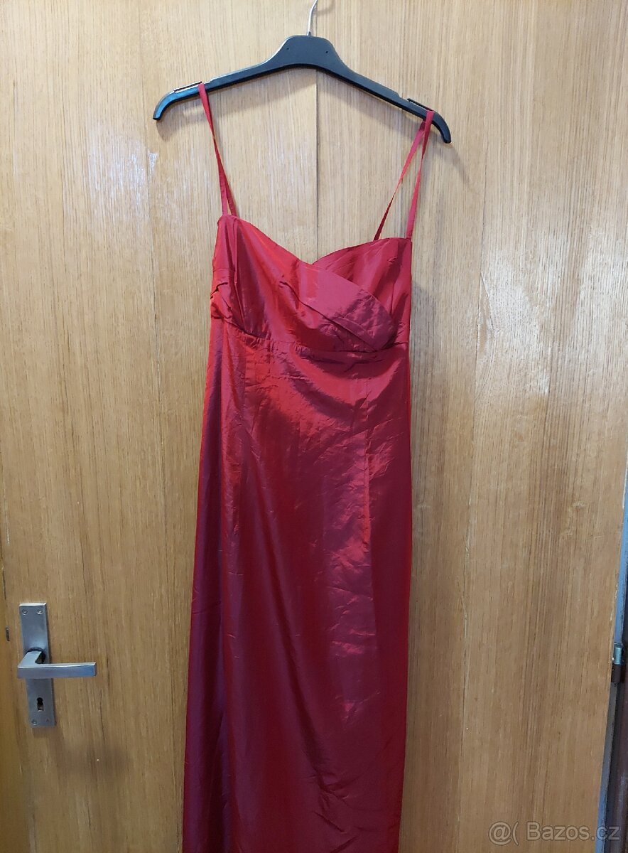 Dlouhé plesové šaty. - 4