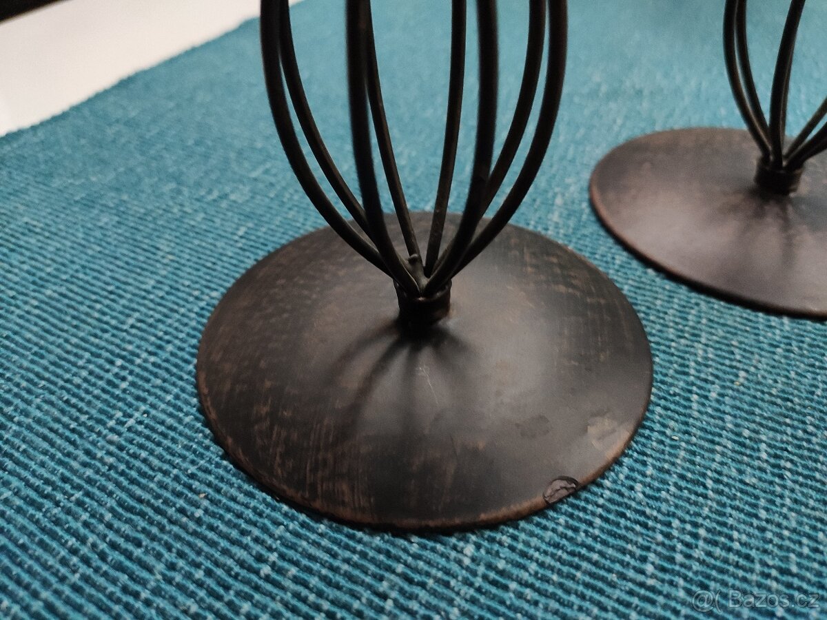 Dva kovové svícny - 4