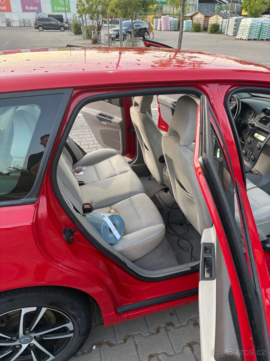 Prodám sedačky a tapce z Volvo v50 - 4