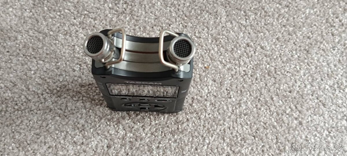 TASCAM DR-40 – 4stopý rekordér, XLR - 4