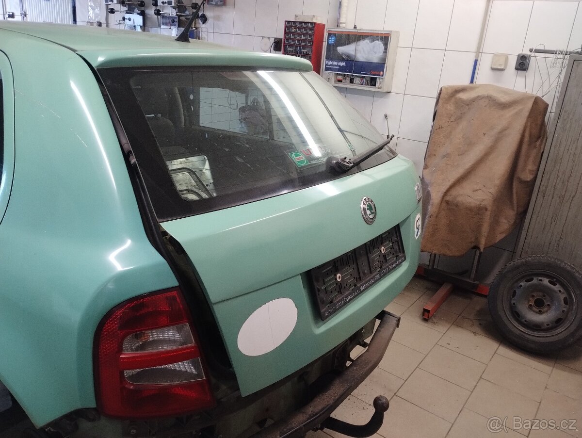 Škoda Fabia - 5- zadní dvere a přední maska - 4