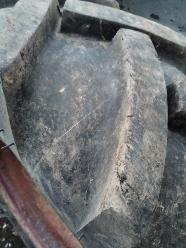 Prodám zadní kola na ZETOR25A 12,4-24 - 4