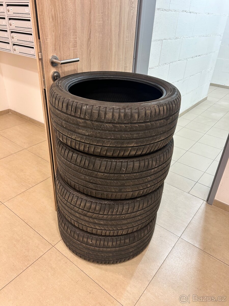 Pneu 245/40 R19 - 4