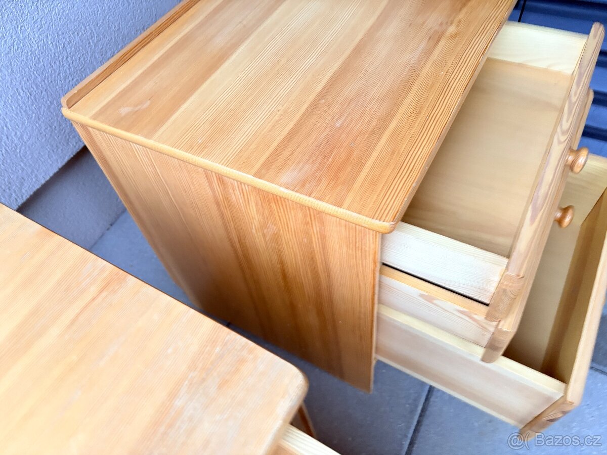 Dřevěný noční stolek s šuplíky - 4