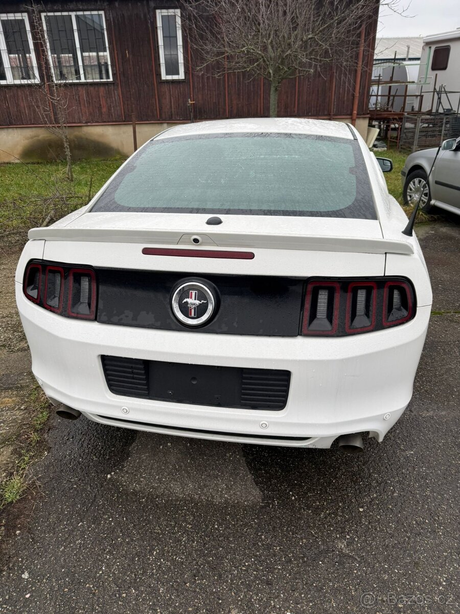 Ford mustang 2013 premium 3.7 - 4