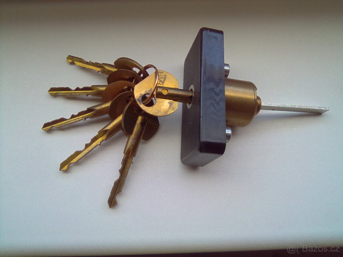 Zámek + vložka do dveří cena200Kč - 4