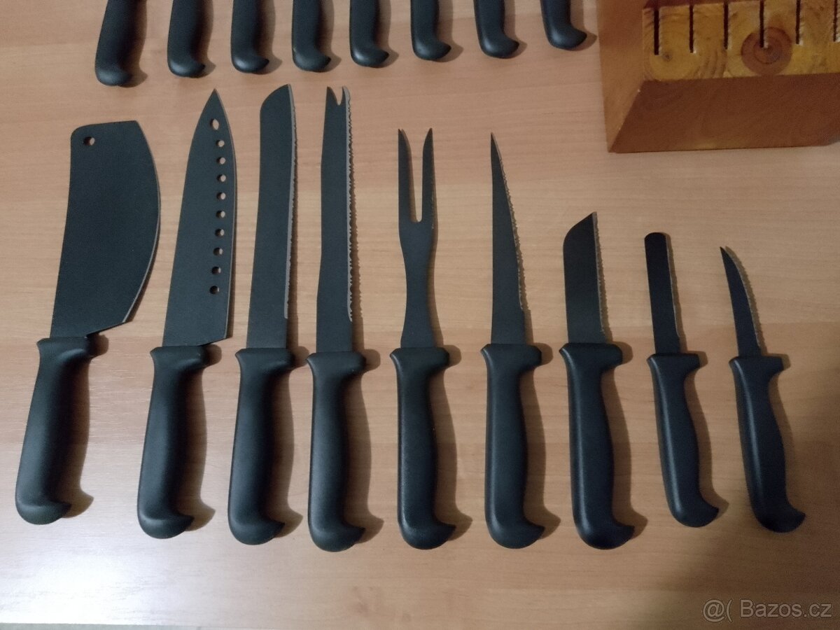 Sada 17 nožů non-stick v dřevěném bloku - 4