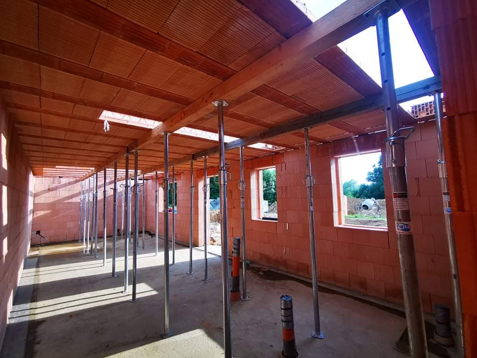 Stavební stojky / podpěry. - 4