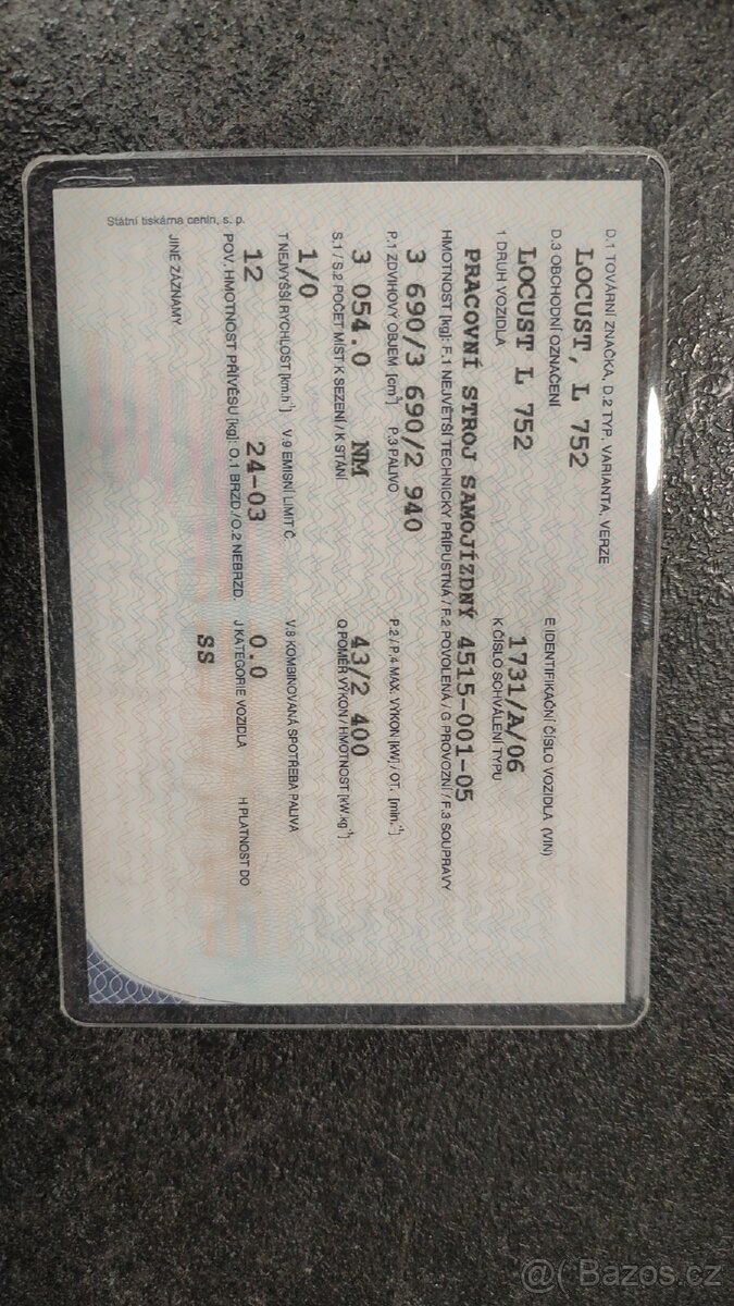 Smykový nakladač Locust 752 - 4