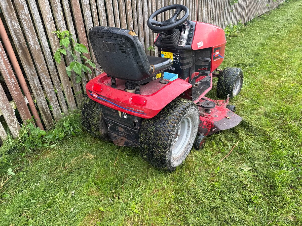 Prodám zahradní traktor Toro 270 - 4