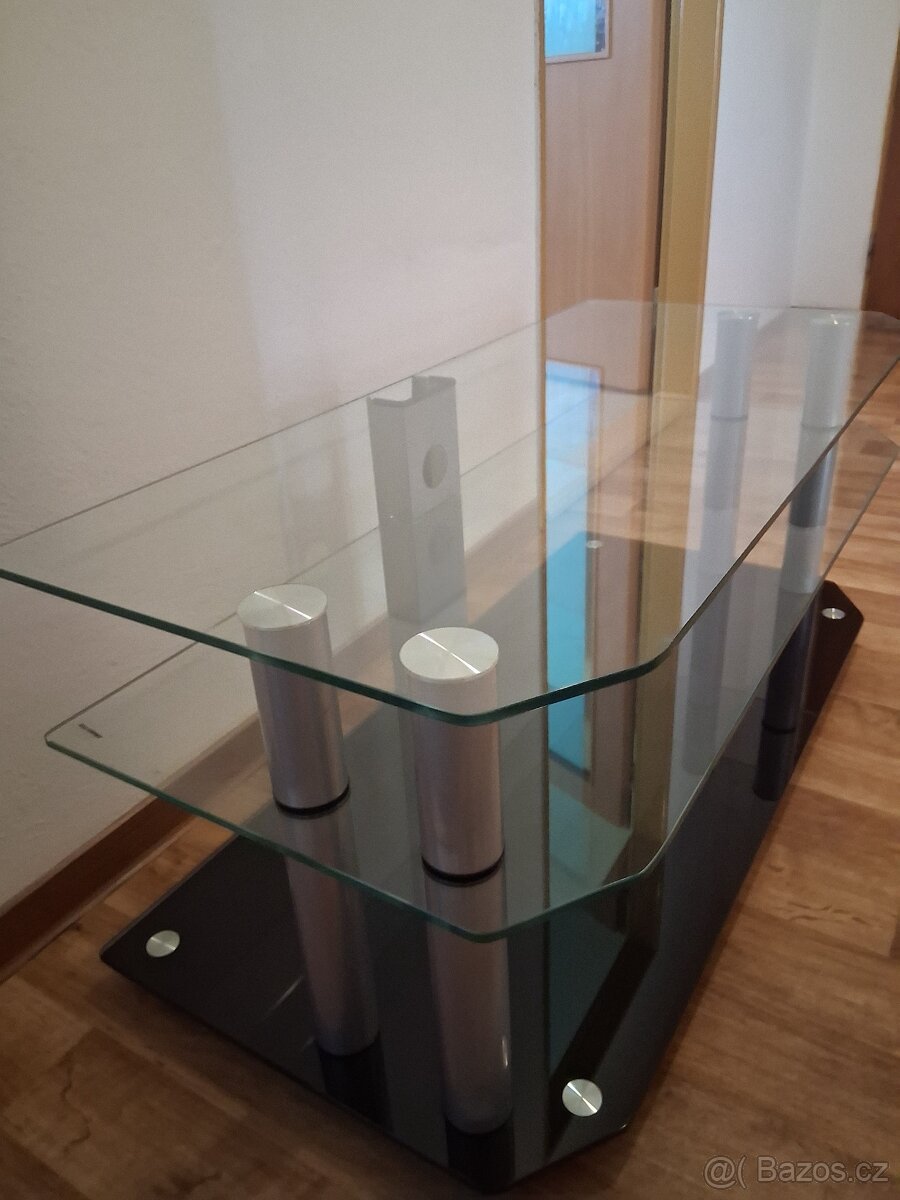 Skleněný stolek pod televizor - 4