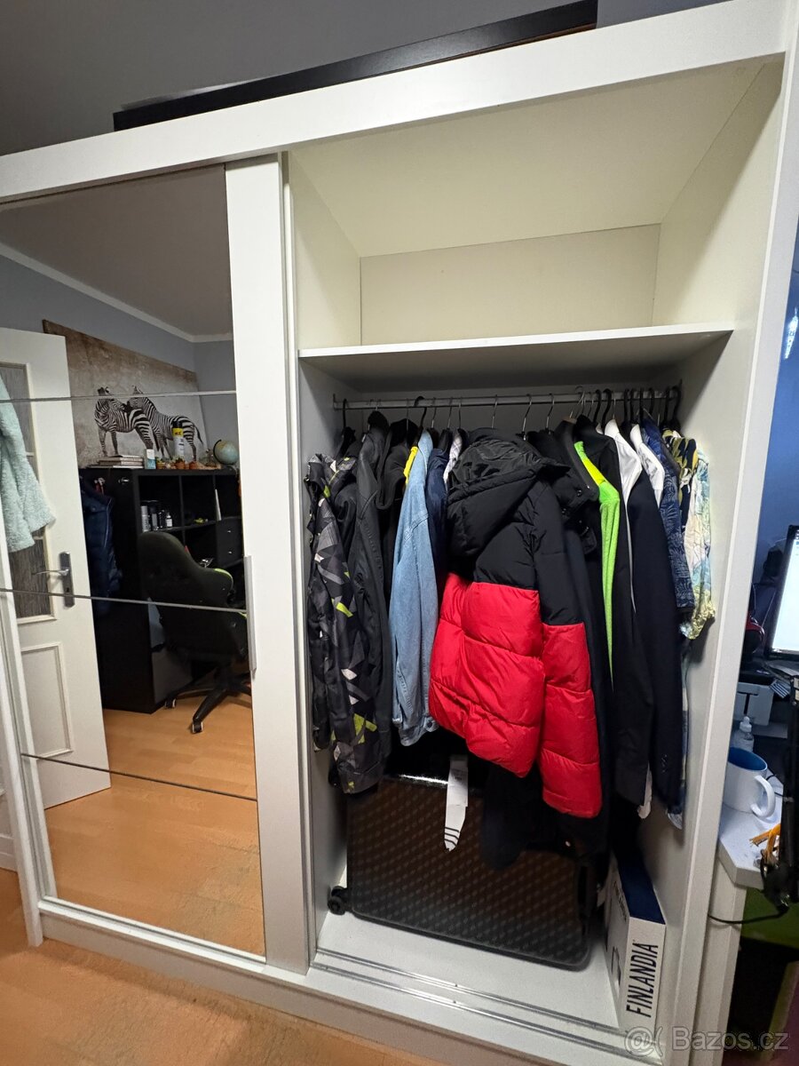 Šatní skříň 180x61x215 cm - 4