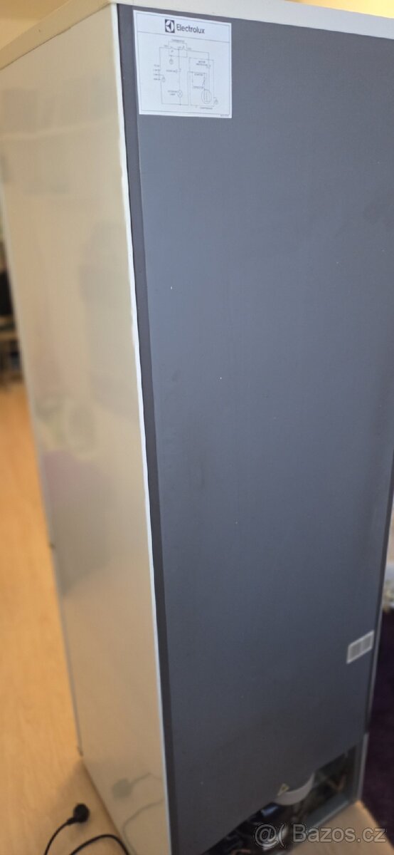 Prodám chladničku Electrolux ENF 2700AOW - 4