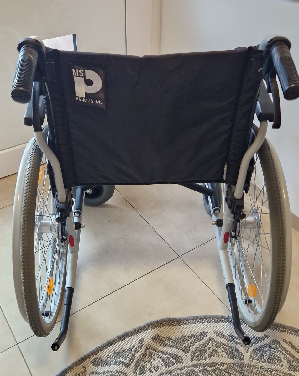 Invalidní vozík - nosnost až 130kg - 4